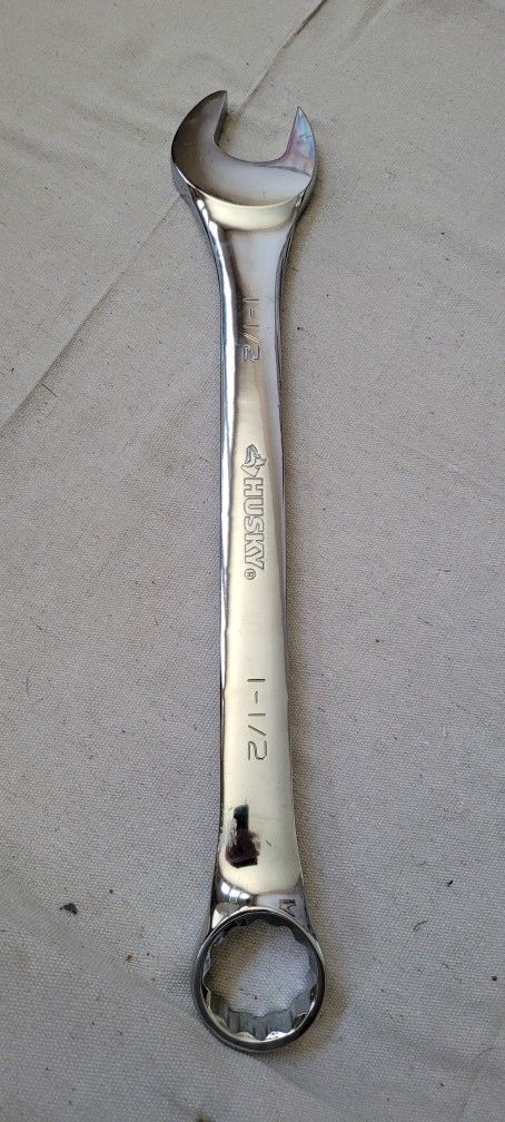 Husky 1 1/2" Polished Wrench