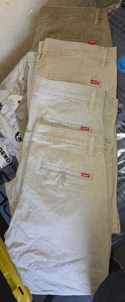 6 pairs of Levi's
Men's Chinos Pants: 2 pairs Relaxed Fit size 34x34, 2 pairs Standard Fit 34x34, 1 pair of Standard Fit 34x32 & 1 pair of Standard F