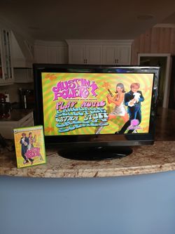 Insignia LCD Color TV with DVD player
