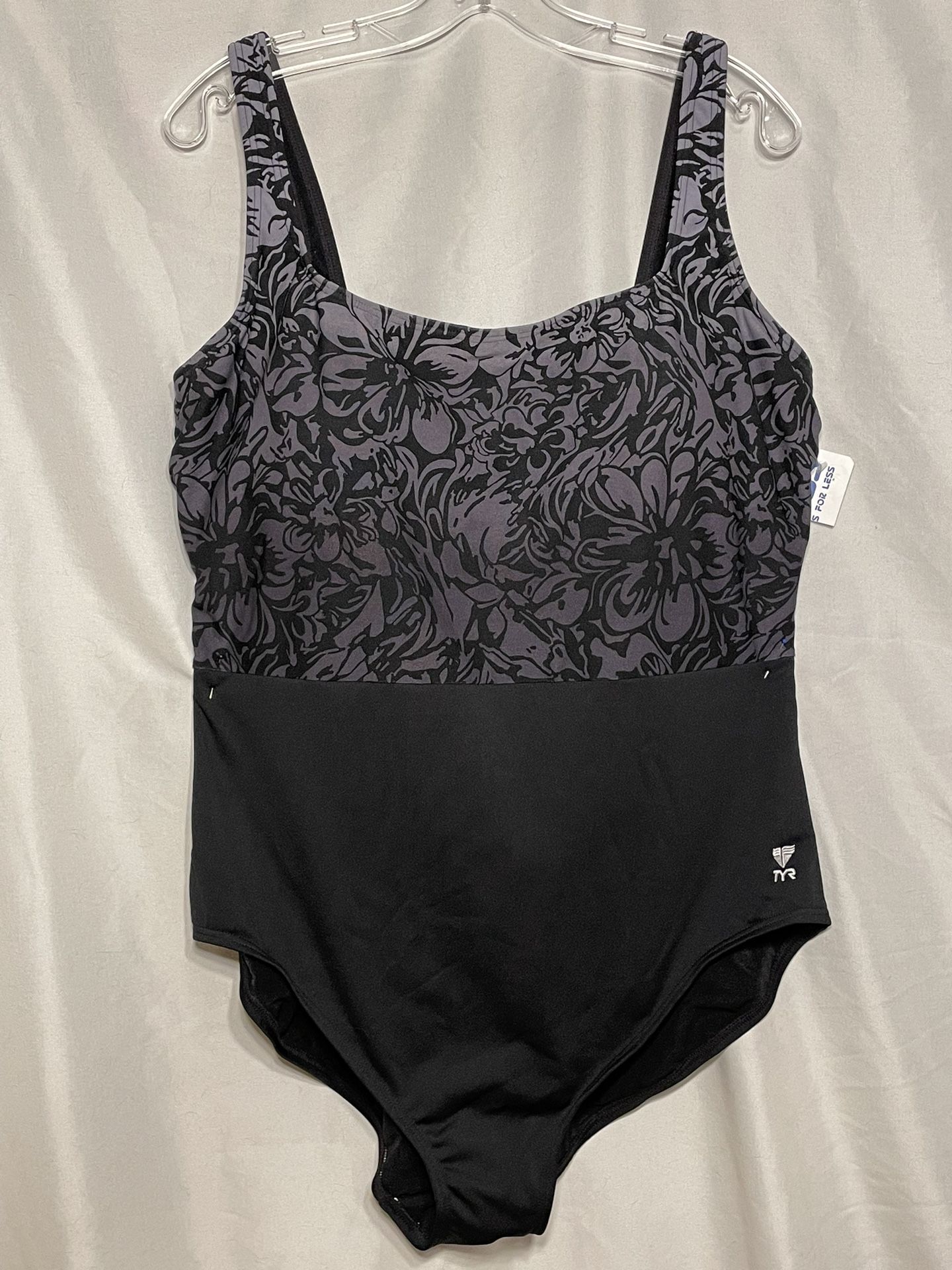 TYR Swimsuit Women's Size 24 for Sale in Phoenix, AZ - OfferUp