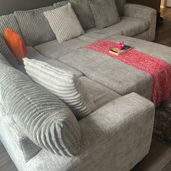 Sectional couch With ottoman 