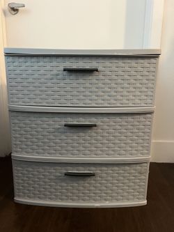 Sterilite Weave plastic dresser