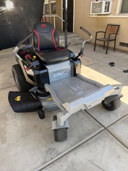 Murray
Cruz 42 in. 19.0 HP 540cc EX1900 Series Briggs and Stratton Engine Dual Hydrostatic Drive Gas Zero Turn Mower