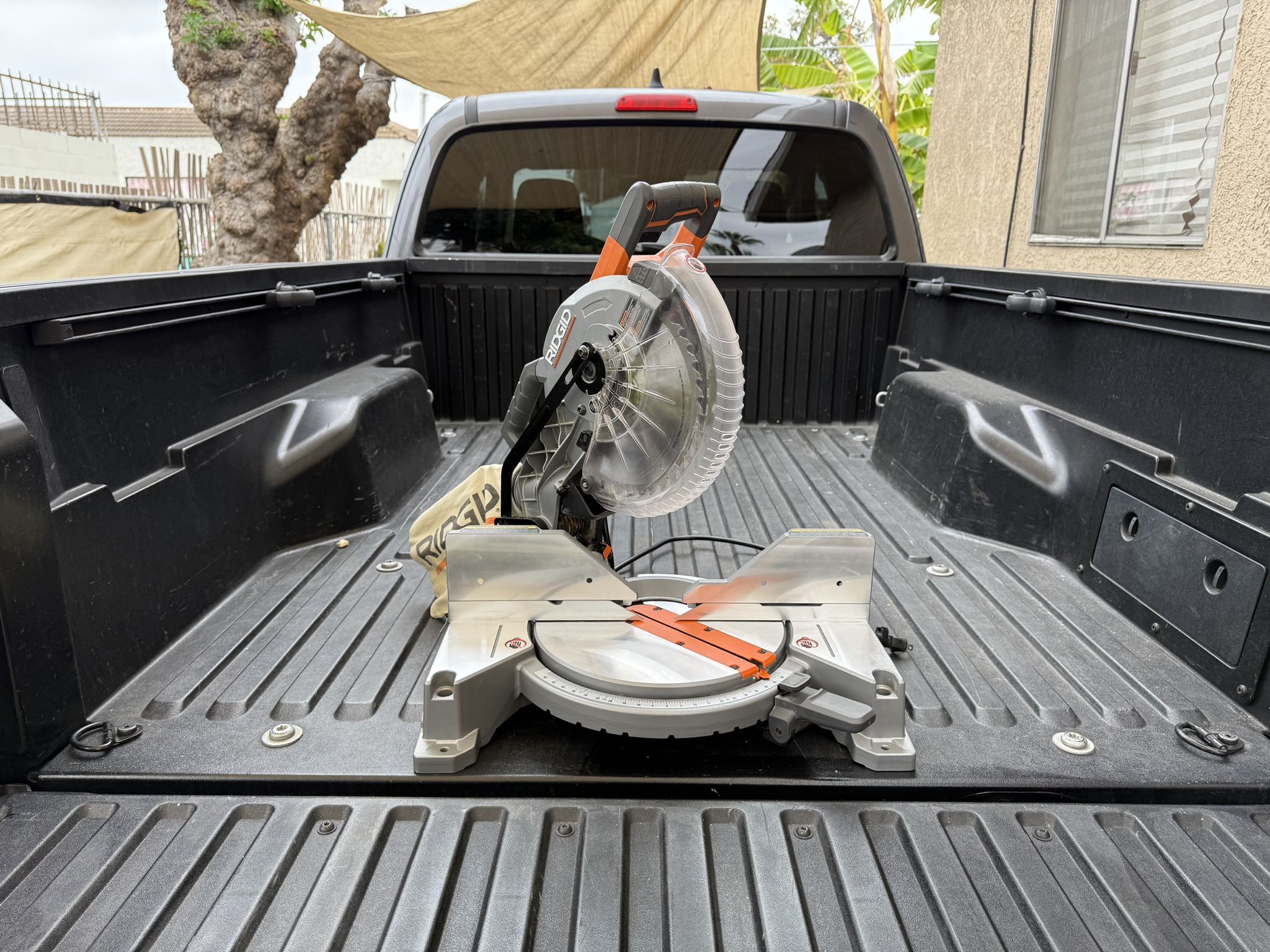 RIDGID 15 Amp 10 in. Corded Dual Bevel Miter Saw w/LED Cut Line Indicator **FIRM PRICE**