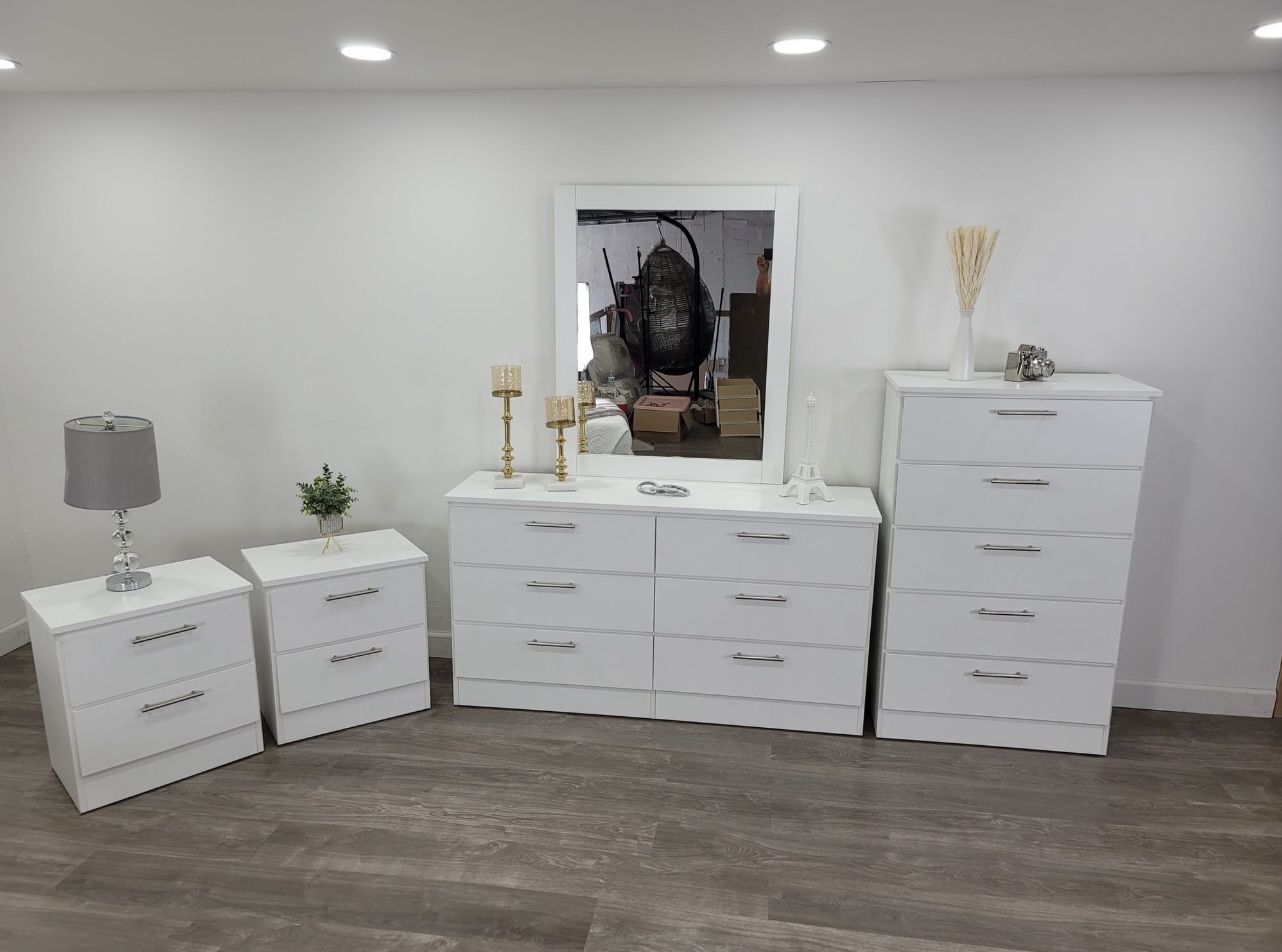 Dresser Whit Mirror, Chest And 2 Nightstands - Cómoda Con Espejo , Gavetero Y 2 Mesitas De Noche