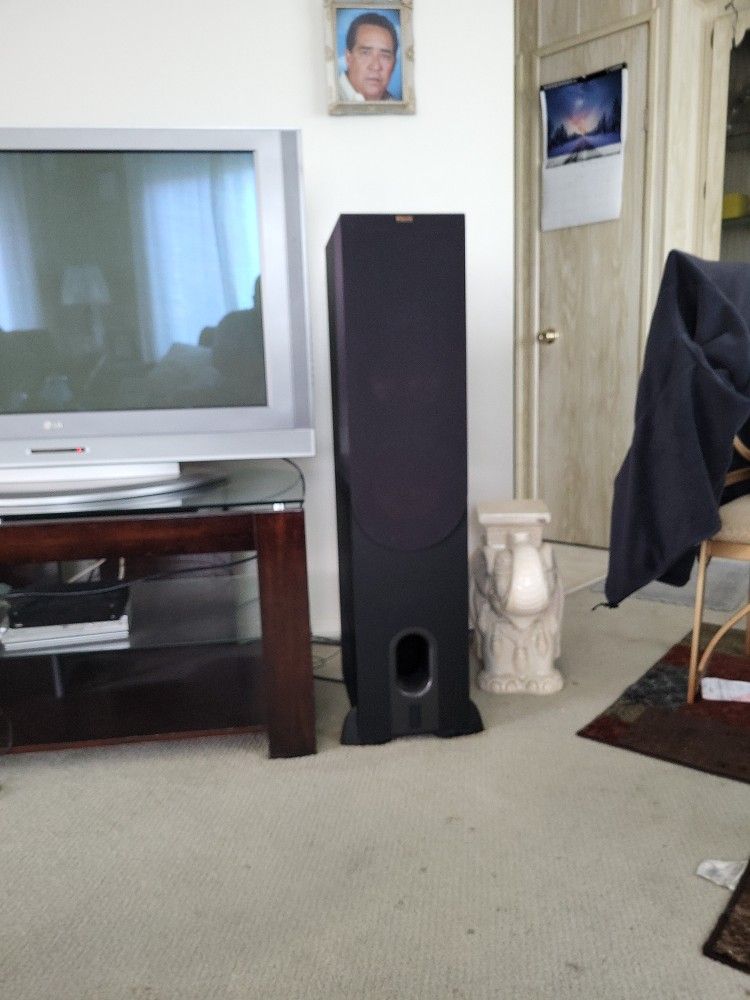 Selling Klipsch Bluetooth Speakers And Subwoofer They Are Our Power