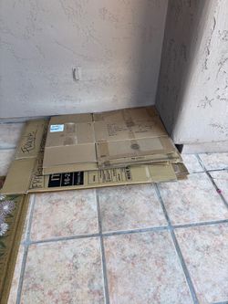 Free moving boxes and packing materials Free moving boxes and packing materials