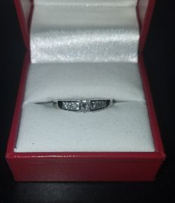 White Gold Wedding Ring. 1/2k. 14k. Size 7.