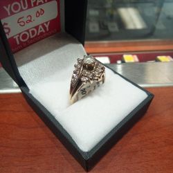 14k Ladys Diamond Ring