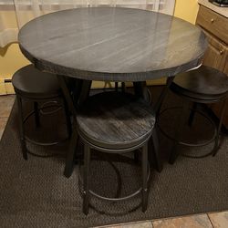 Dining table w/4 swivel stools  