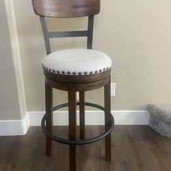 Signature Design by Ashley Swivel Bar Stool