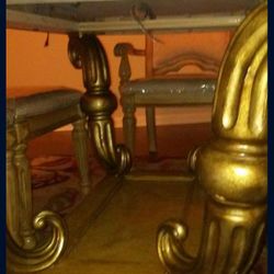 Dining table with 6 chairs evary thing on the table is not included