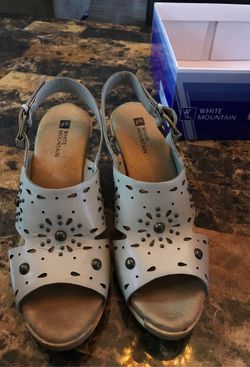 White mountain bone color leather sandal