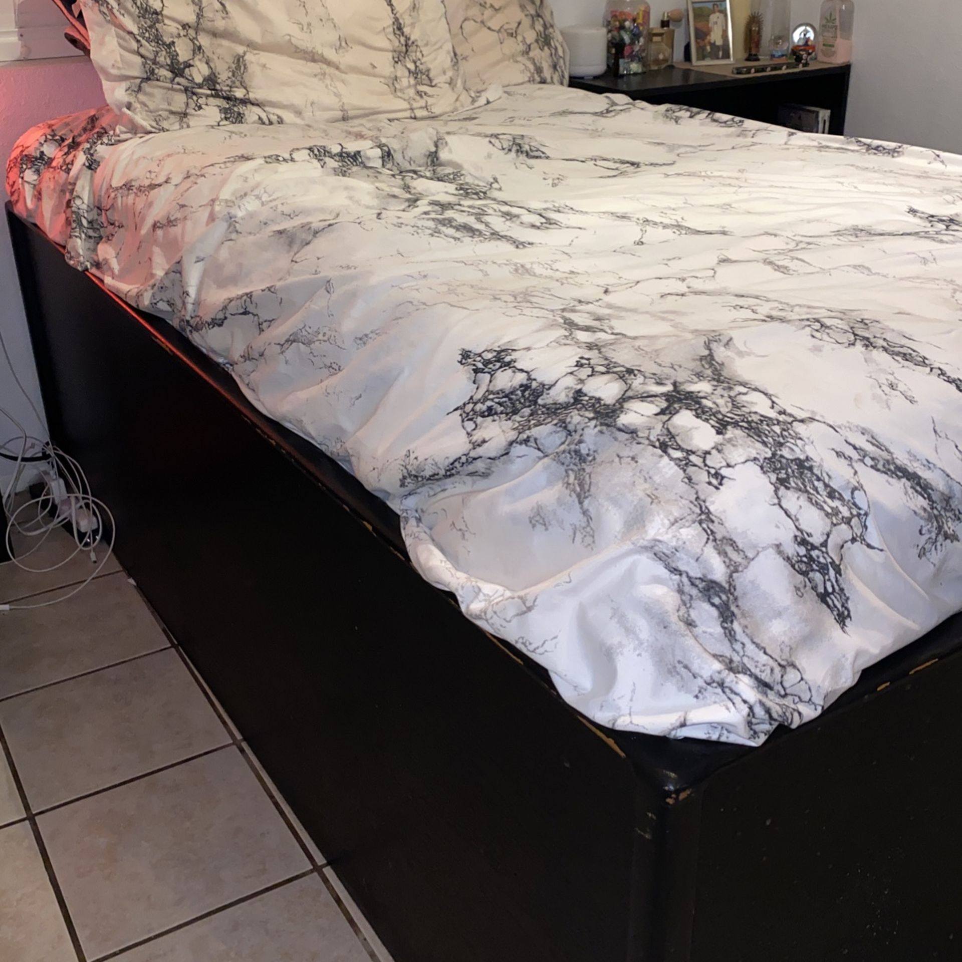 Black Twin Xl Bed With Storage Real Wood for Sale in Guadalupe, AZ