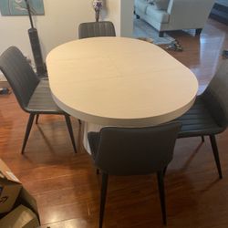 Round Dining Table With 4 Seats