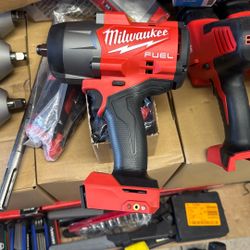 Milwaukee M18 Fuel 1600 Ft Lbs Impact 1/2 Inch 