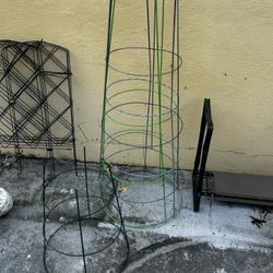 Tomato Cages Lot Of 4