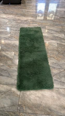 6 ft x 2 ft Green Shag Runner Rug