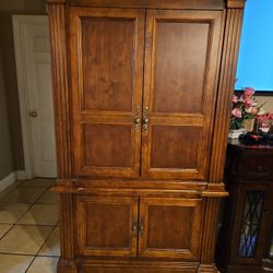 For Sale. TV Shelf 