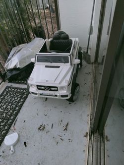Mercedes Kids Ride Along jeep