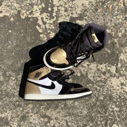 Air Jordan 1 Retro High OG NRG Black Metallic Gold White Size 11 861428-007