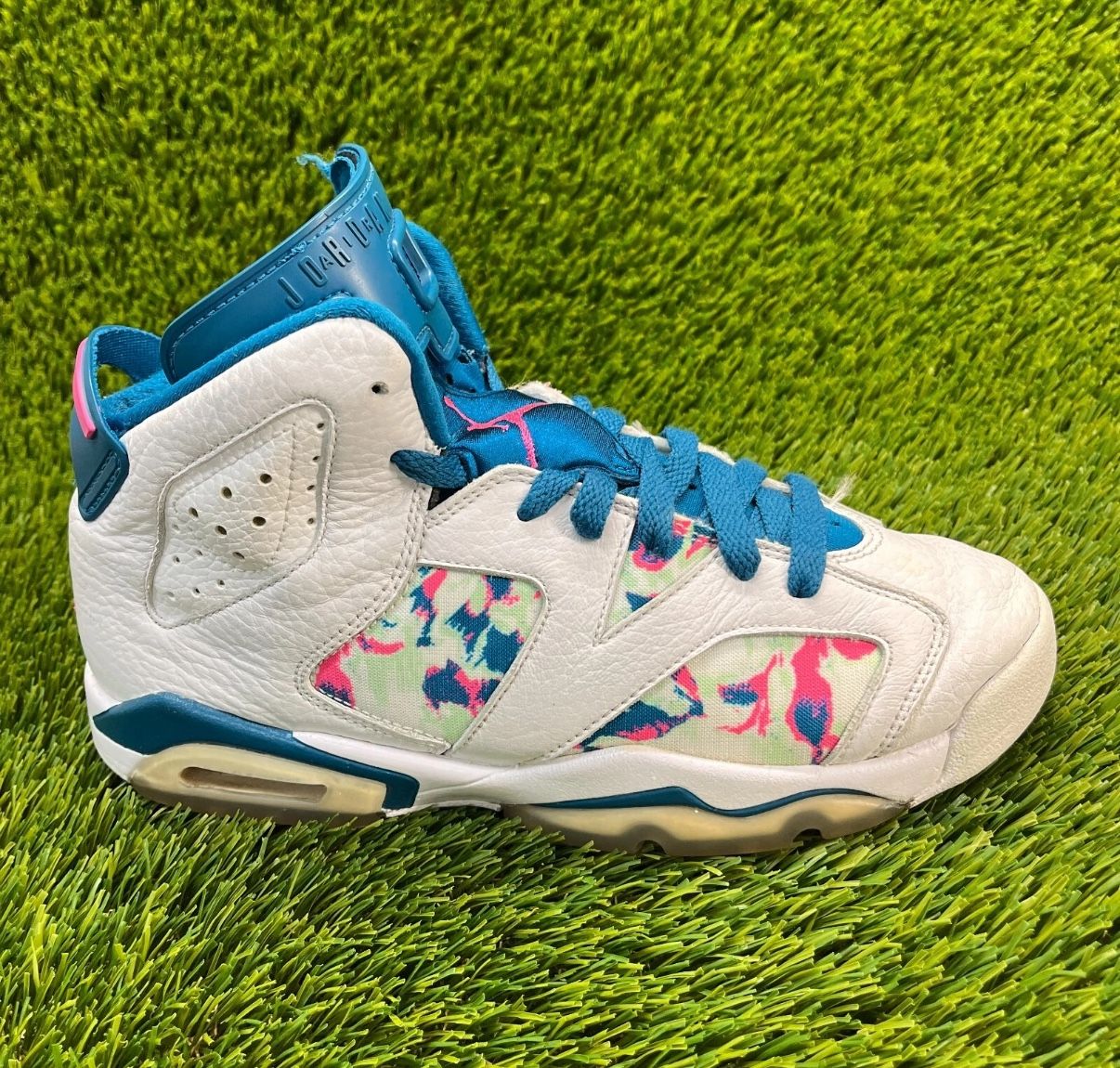 Jordan Retro 6 Women’s Size 5.5y