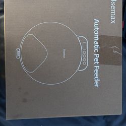 Brand new Automatic wet food pet feeder