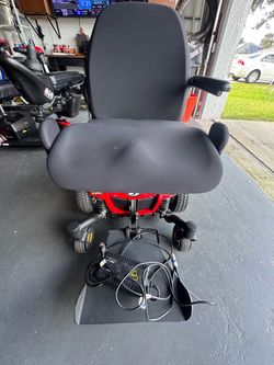 Used Pride Jazzy 600 ES Power Wheelchair w charger