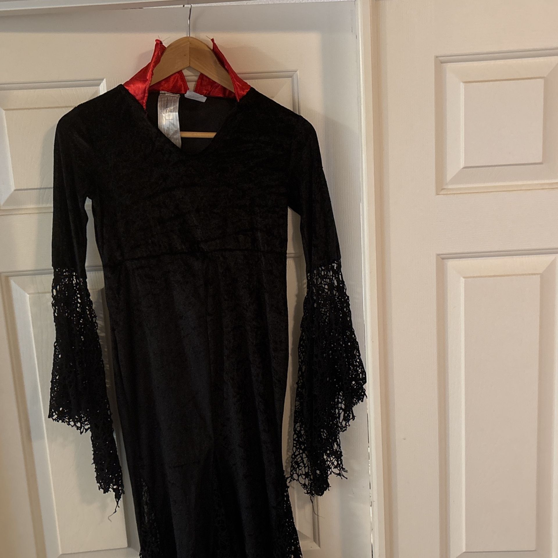 Halloween Costume - Vampire (size 8-10)