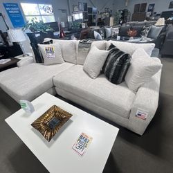 $2399 Stunning Sofa Chaise💛🤩