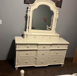 Vanity Dresser