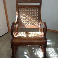 Kung-Parish Wooden Rocking Chair 