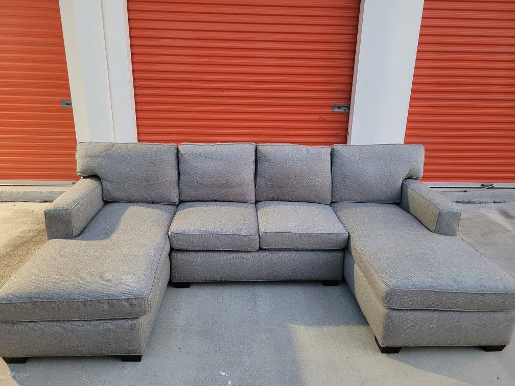 ARHAUS SECTIONAL GREY SECTIONAL😃😍Excellent Condition💯WashableCoushins🙂DONT WAIT🏃🏼‍♀️60%ff-OBO!