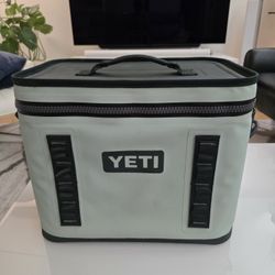 Yeti Hopper Flip 18 Soft Cooler Sagebrush