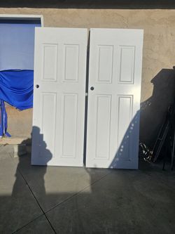 2 Entry doors 🚪