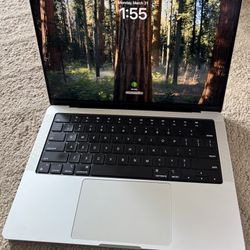 MacBook Pro 2023 14”, M3, 16GB RAM, 1TB SSD, Apple Warranty, Like New