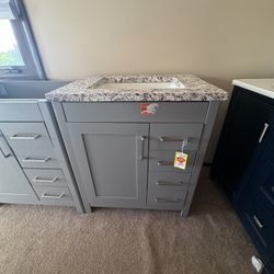 30” Vanity Brand New No Damage 