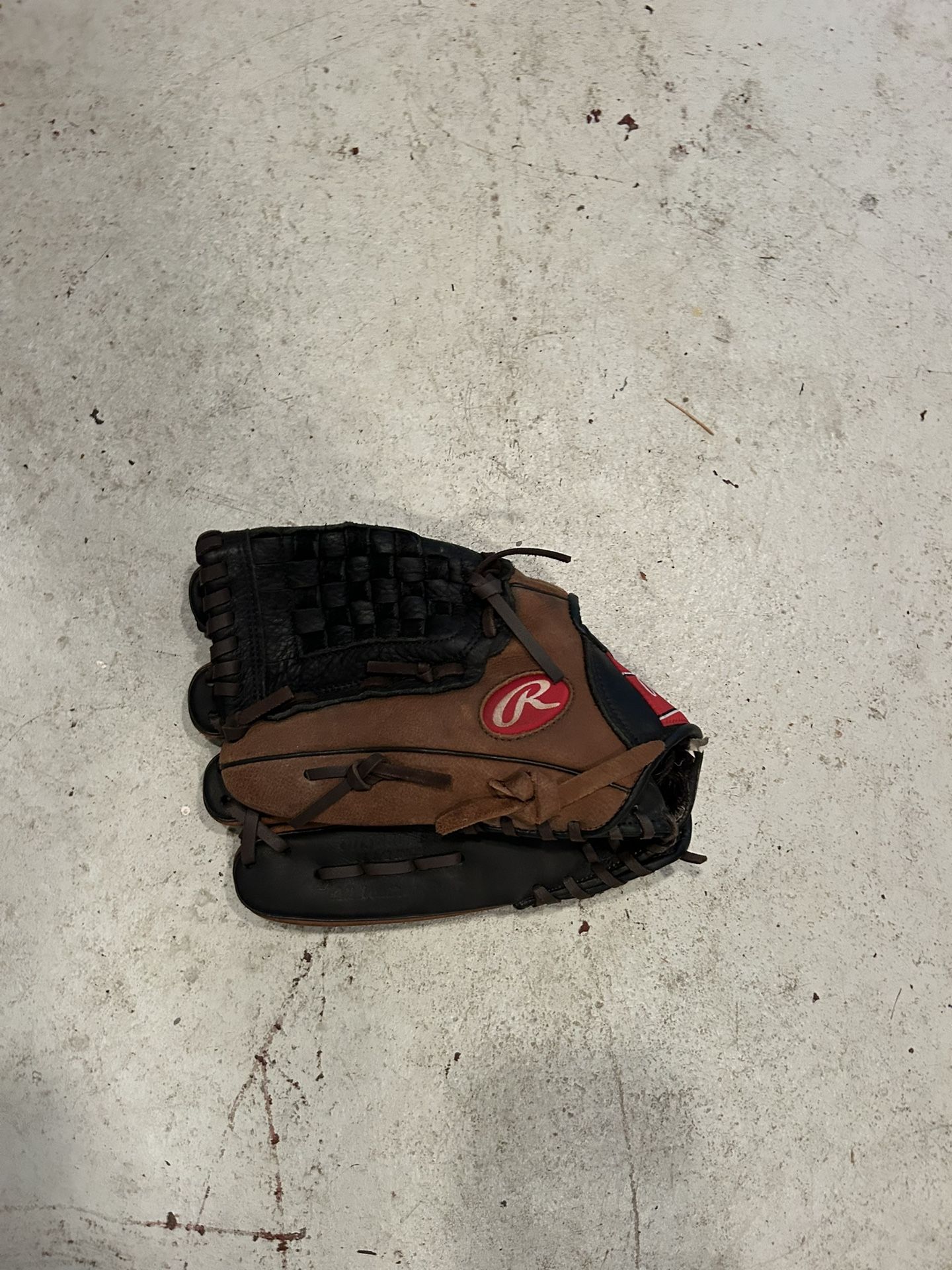 Left Hand Throw Baseball/Softball Glove