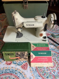 Vintage Featherweight Singer 221