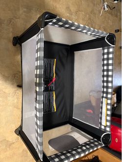 Playpen with wheels