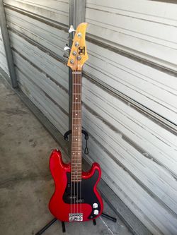 Bass guitar
