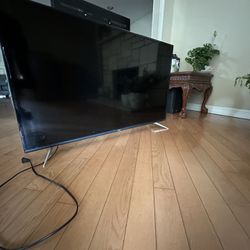 Roku TCL TV 44in