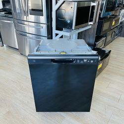GE - Front Control Built-In Dishwasher with 59 dBA - Black Model:GDF510PGRBB 2CM