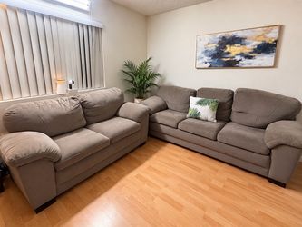 FREE Sofa Set – MUST PICK UP TODAY!