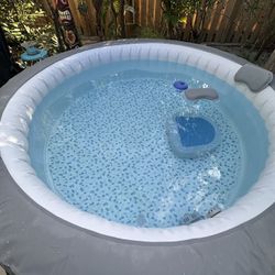 Saluspa Budapest Hot Tub. Works Like Brand New. 