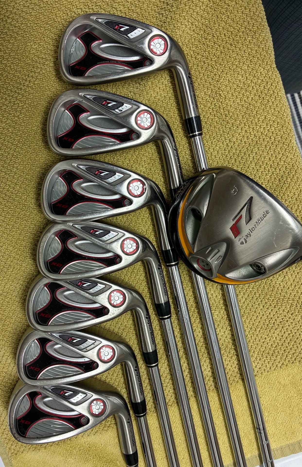 Taylormade R7 XD Iron Set 5-PW, SW plus 5 Wood Regular Flex