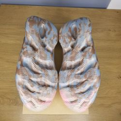 Adidas Yeezy Foam Runner MX Sand Grey Men's Size 10 - GY3969 for Sale in  Tacoma, WA - OfferUp