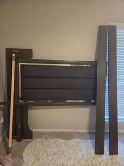 Queen bedframe