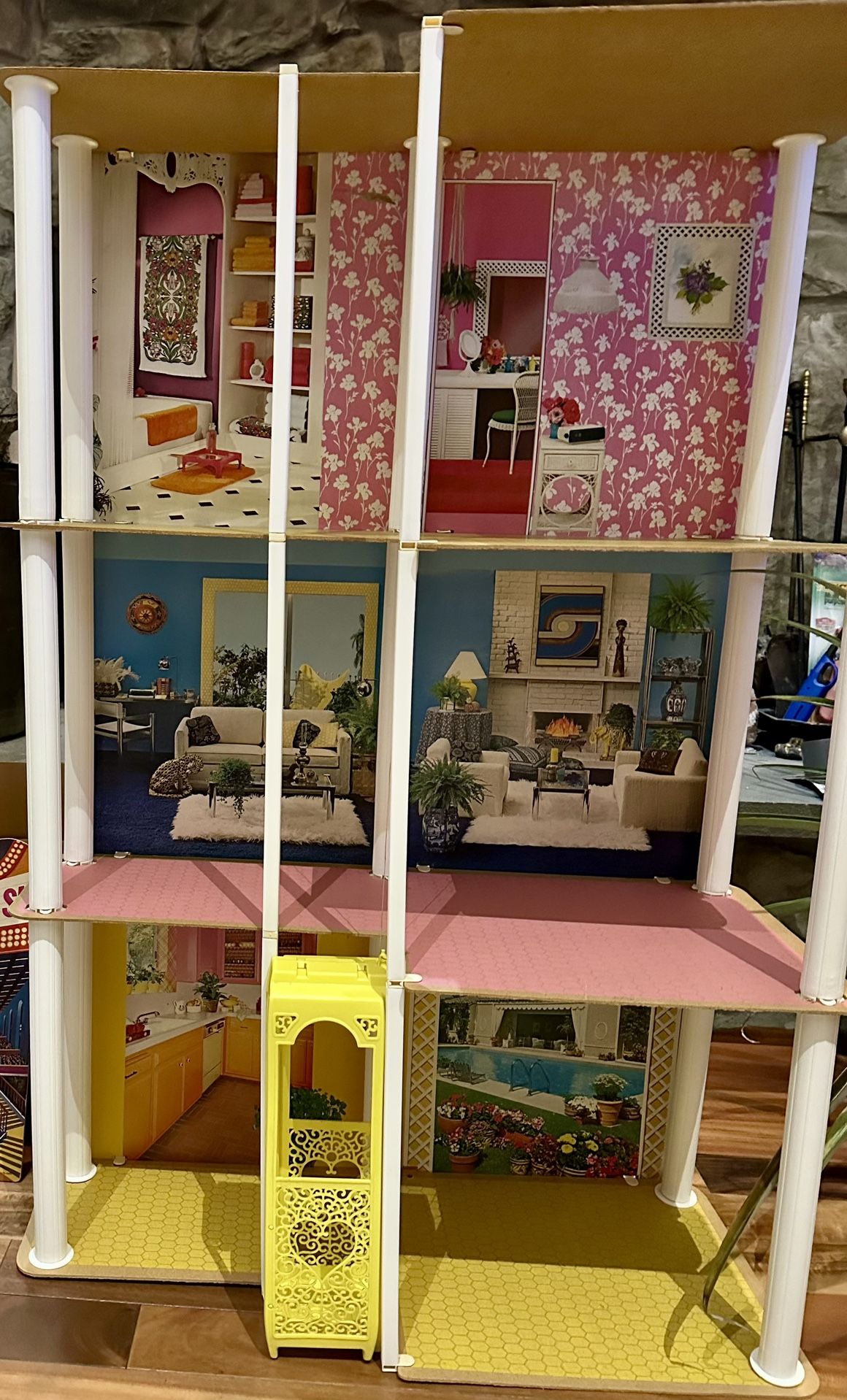 VINTAGE 1978 Mattel Barbie Townhouse & Furniture