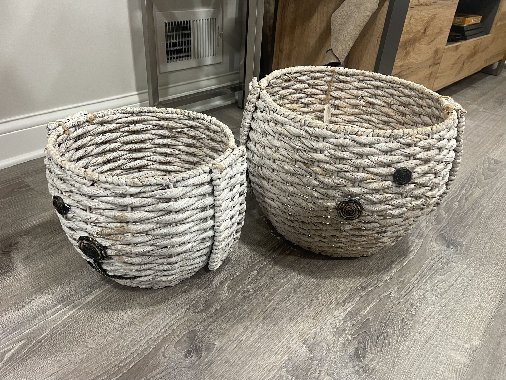 2 Round Woven Baskets White